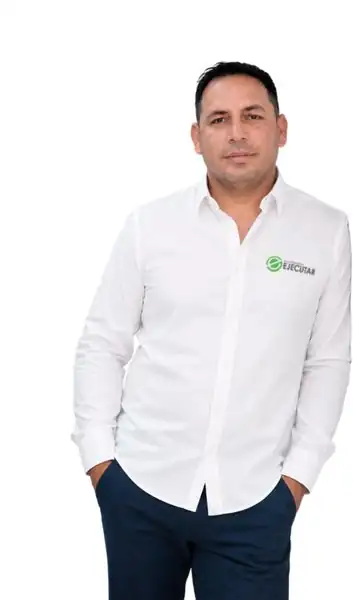 Juan Carlos Hernández Vesga — Gerente General y Representante Legal, FumiCenter Santa Marta