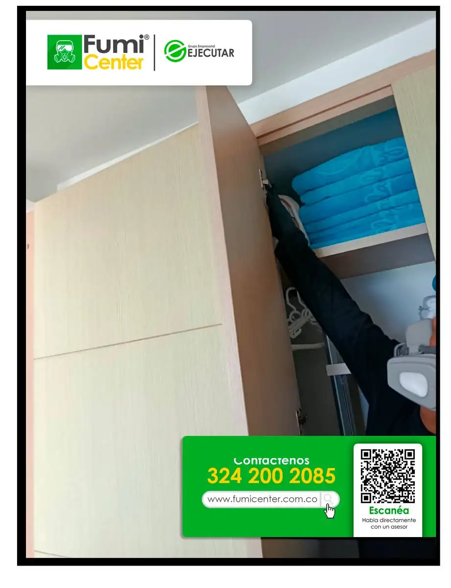 Aplicación de FumiCenter en el interior de un clóset