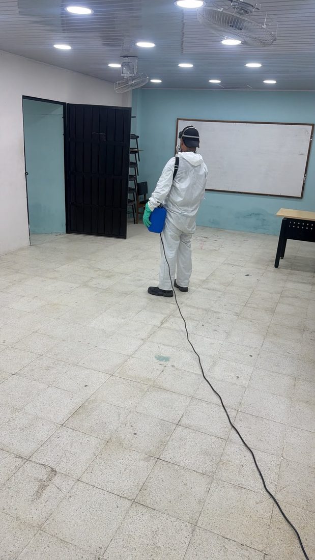 Desinfección por aspersión de un salón por el equipo de FumiCenter